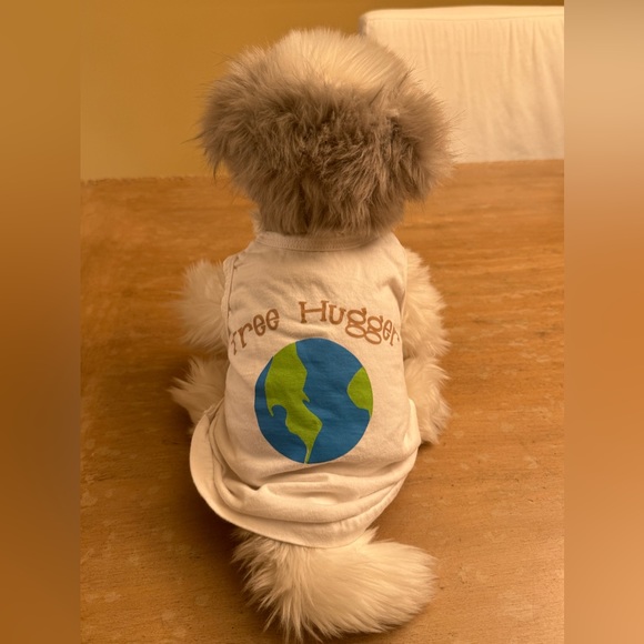 Tree Hugger doggie T shirt - Picture 1 of 3